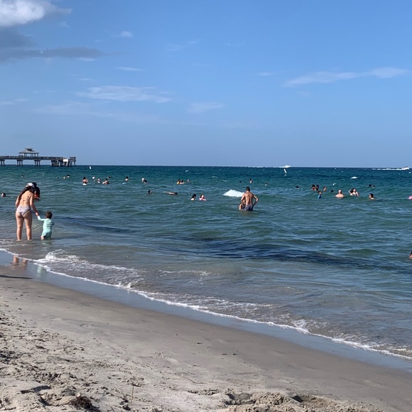 Meet your Posher, Plane - Picture 4 of 6